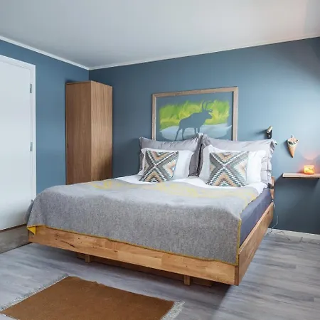 8 Seasons מלון 2*